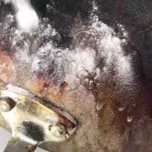 锅底油腻“黑灰”不清除有坏处 老师傅教1妙招去除