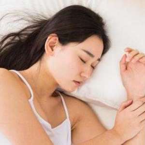 睡前哪些坏习惯会加速衰老 获得好的睡眠要放松自己