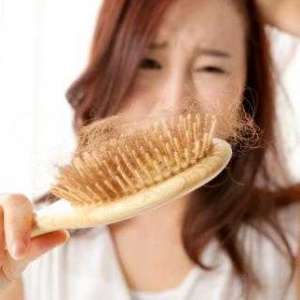 防脱治脱只靠洗护还不够 头发油腻的原因