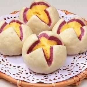 复活节吃带十字的馒头